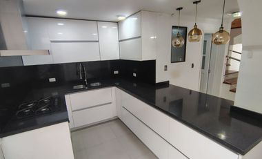 Venta amplia Casa de tres niveles en sector Corales- Pereira