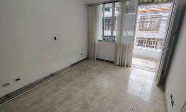 Venta amplia Casa de tres niveles en sector Corales- Pereira