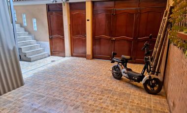 CASA EN VENTA EN PLENA AVENIDA NARANJAL A UNA CUADRA DE AV. PALMERAS, EN LOS OLIVOS