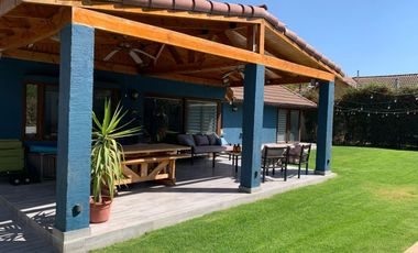 Se vende hermosa y acogedora Casa En Condominio Lo Herrera