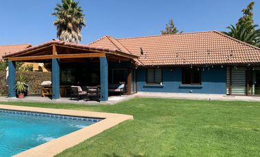 Se vende hermosa y acogedora Casa En Condominio Lo Herrera