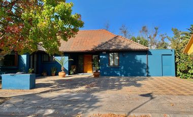 Se vende hermosa y acogedora Casa En Condominio Lo Herrera