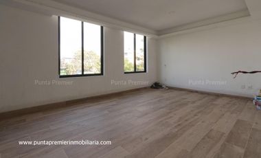 Casa de Lujo en Venta en Valle Real La Toscana Nueva,  Zona Real Zapopan