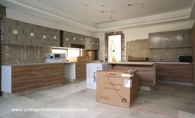 Casa de Lujo en Venta en Valle Real La Toscana Nueva,  Zona Real Zapopan