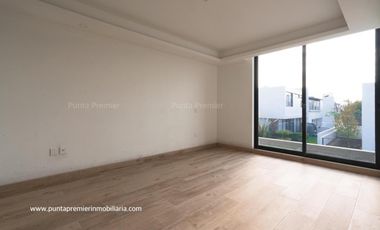 Casa de Lujo en Venta en Valle Real La Toscana Nueva,  Zona Real Zapopan