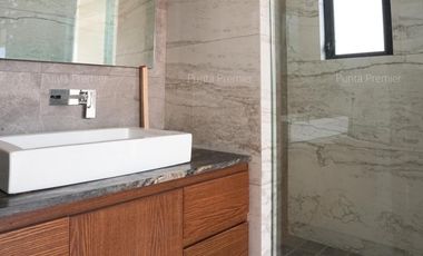 Casa de Lujo en Venta en Valle Real La Toscana Nueva,  Zona Real Zapopan