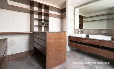 Casa de Lujo en Venta en Valle Real La Toscana Nueva,  Zona Real Zapopan