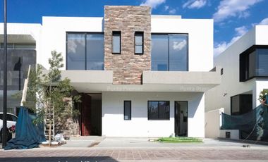 Casa de Lujo en Venta en Valle Real La Toscana Nueva,  Zona Real Zapopan