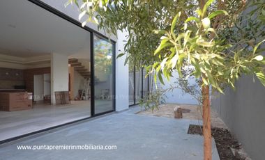 Casa de Lujo en Venta en Valle Real La Toscana Nueva,  Zona Real Zapopan