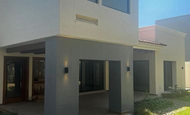 Residencia en Coto Frente a Los Colomos de Lujo en Renta, Zapopan