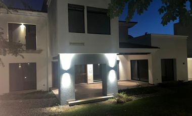 Residencia en Coto Frente a Los Colomos de Lujo en Renta, Zapopan
