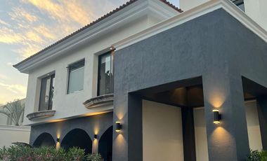 Residencia en Coto Frente a Los Colomos de Lujo en Renta, Zapopan