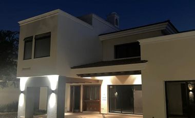 Residencia en Coto Frente a Los Colomos de Lujo en Renta, Zapopan