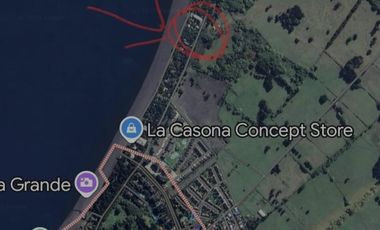 Pucón, en venta una atractiva casa,central primera linea vista panorámica al Lago
