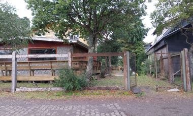 Pucón, en venta una atractiva casa,central primera linea vista panorámica al Lago