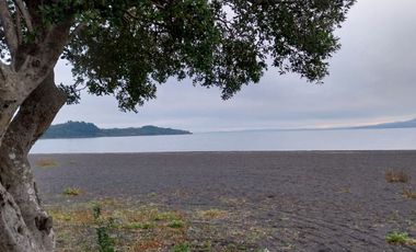 Pucón, en venta una atractiva casa,central primera linea vista panorámica al Lago