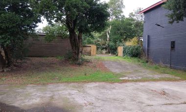 Pucón, en venta una atractiva casa,central primera linea vista panorámica al Lago