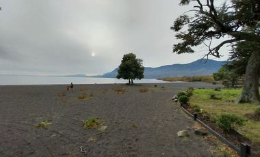 Pucón, en venta una atractiva casa,central primera linea vista panorámica al Lago