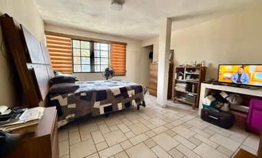 CASA EN VENTA CON LOCAL COMERCIALES SOBRE AVENIDA INDUSTRIAS IDEL PARA INVERSION