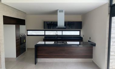 CASA NUEVA EN RENTA EN HOUSE EN AVENIDA COLEGIOS