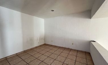 CASA EN VENTA CON LOCAL COMERCIAL Y DEPARTAMENTO EN CONSTRUCCIÓN 📍 Salida Mil Cumbres, Morelia – Ubicación estratégica, ideal para negocio