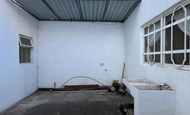 CASA EN VENTA CON LOCAL COMERCIAL Y DEPARTAMENTO EN CONSTRUCCIÓN 📍 Salida Mil Cumbres, Morelia – Ubicación estratégica, ideal para negocio