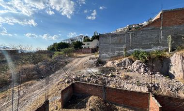 CASA EN VENTA CON LOCAL COMERCIAL Y DEPARTAMENTO EN CONSTRUCCIÓN 📍 Salida Mil Cumbres, Morelia – Ubicación estratégica, ideal para negocio