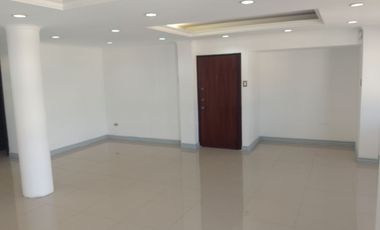 DEPARTAMENTO EN VENTA LOMAS DE URDESA REMODELADO COMPLETO. AREA PRIVADA,SEGURA.