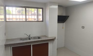 DEPARTAMENTO EN VENTA LOMAS DE URDESA REMODELADO COMPLETO. AREA PRIVADA,SEGURA.