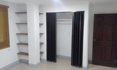 DEPARTAMENTO EN VENTA LOMAS DE URDESA REMODELADO COMPLETO. AREA PRIVADA,SEGURA.