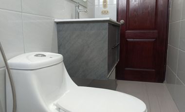 DEPARTAMENTO EN VENTA LOMAS DE URDESA REMODELADO COMPLETO. AREA PRIVADA,SEGURA.