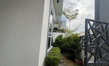 FIVE BEDROOM HOUSE AND LOT FOR SALE / RENT IN ANGELES CITY PAMPANGA