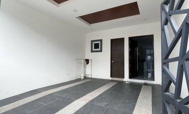 FIVE BEDROOM HOUSE AND LOT FOR SALE / RENT IN ANGELES CITY PAMPANGA