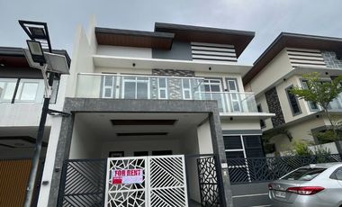 FIVE BEDROOM HOUSE AND LOT FOR SALE / RENT IN ANGELES CITY PAMPANGA