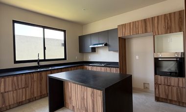 Casa Nueva en venta en Lomas del Molino 3 con recámara principal en planta baja