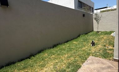 Casa Nueva en venta en Lomas del Molino 3 con recámara principal en planta baja