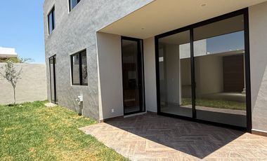 Casa Nueva en venta en Lomas del Molino 3 con recámara principal en planta baja