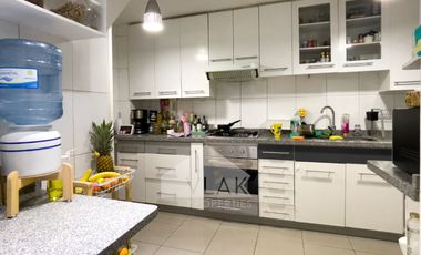 EXCELENTE Y CÓMODA CASA, CONDOMINIO CERRADO 6D+5B