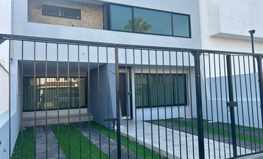 Casa bien tratada, con 4 habitaciones, en Residencial Victoria, Zapopan
