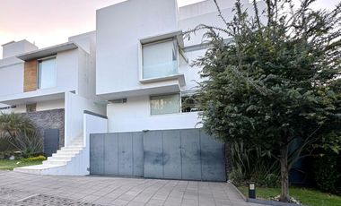 CASA EN VENTA LOMAS DEL PEDREGAL