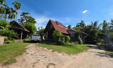 House for Sale: 2 Riverside Homes on 300 Sq. Wah, Great for Café or Vacation Home – Rayong