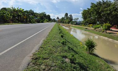 House for Sale: 2 Riverside Homes on 300 Sq. Wah, Great for Café or Vacation Home – Rayong