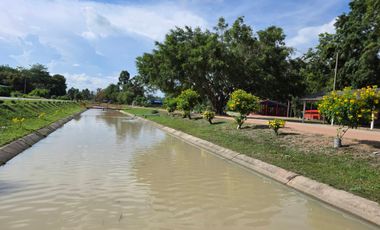 House for Sale: 2 Riverside Homes on 300 Sq. Wah, Great for Café or Vacation Home – Rayong