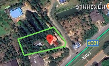 House for Sale: 2 Riverside Homes on 300 Sq. Wah, Great for Café or Vacation Home – Rayong