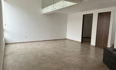 RENTA DE CASA SEMI-NUEVA EN TOLUCA - CACALOMACAN Casa hermosa , en el PRIMER CUADRO de la zona residencial campestre de Cacalomacan el mas exclusivo