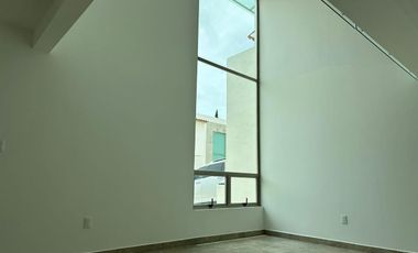 RENTA DE CASA SEMI-NUEVA EN TOLUCA - CACALOMACAN Casa hermosa , en el PRIMER CUADRO de la zona residencial campestre de Cacalomacan el mas exclusivo