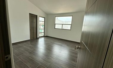 RENTA DE CASA SEMI-NUEVA EN TOLUCA - CACALOMACAN Casa hermosa , en el PRIMER CUADRO de la zona residencial campestre de Cacalomacan el mas exclusivo