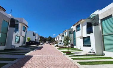 RENTA DE CASA SEMI-NUEVA EN TOLUCA - CACALOMACAN Casa hermosa , en el PRIMER CUADRO de la zona residencial campestre de Cacalomacan el mas exclusivo