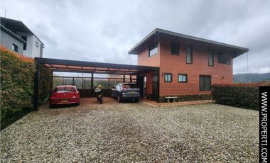 Casa en Arriendo Sector Loma del Escobero - Envigado