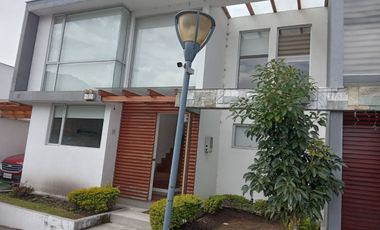 Venta Hermosa Casa Sector Reservorio Guangopolo.